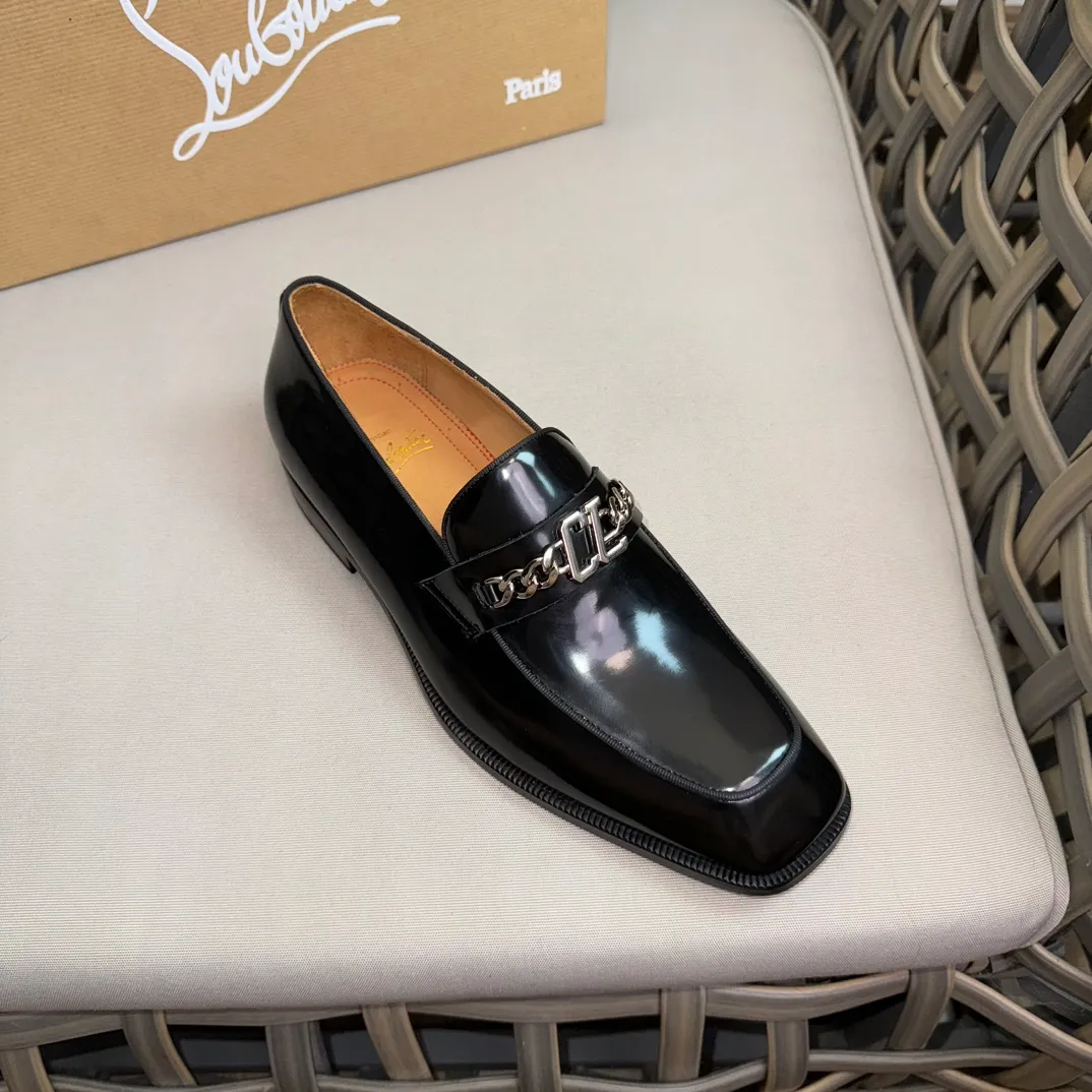 [CL red-soled shoes] Top P: 1020💰 Size 39-44 (⚠️38.45.46 custom-made, non-refundable and non-exchangeable) 🆑High-end men's business formal leather shoes, classic red-soled shoes | Fabric: Original imported first-layer cowhide, iconic rivet decoration | Lining: water-dyed cowhide lining Outsole: red cowhide outsole imported from Italy Brand: Christia*.Loubouti* 🆑 High-end men's business dress shoes | classic red soled shoes | Upper: original imported first layer cowhide iconic rivet decoration | Linning: Water dyed cow skin inner Outsole: red cowhide outsole imported from Italy Size: 39-44 (38.45.46 customized) Brand: Christia*.Loubouti*